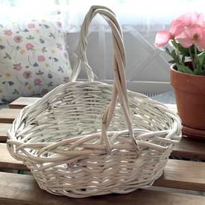 Vintage Basket / Home Decor Basket / Vintage White Basket / Old Fruit Basket.